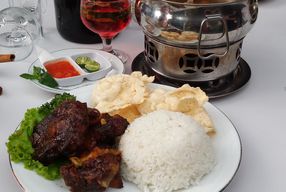 Foto Maximo Resto & Garden - Puri Setiabudhi Residence Hotel