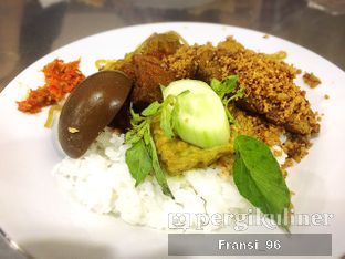 Foto 2 - Makanan di Depot Nasi Campur Pojok Tambak Bayan oleh Fransiscus 