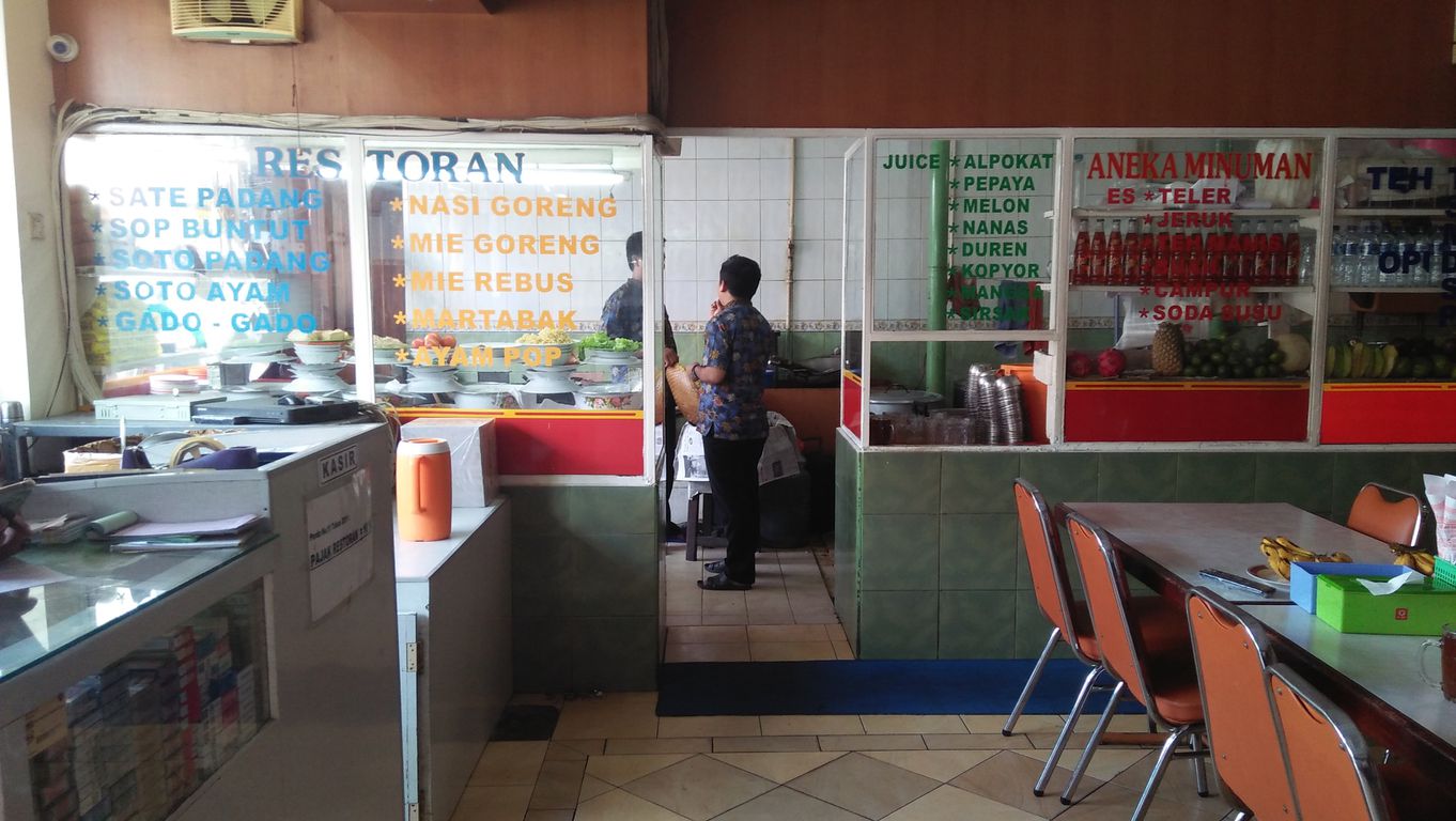 Rumah Makan Minang Rame Bin Terkenal - Review Review Dika & Opik