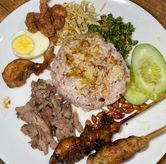 Foto Nasi Campur Spesial Ayam dan Daging di Warung Bali Pak Gede