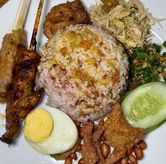 Foto Nasi Campur Komplit Ayam di Warung Bali Pak Gede