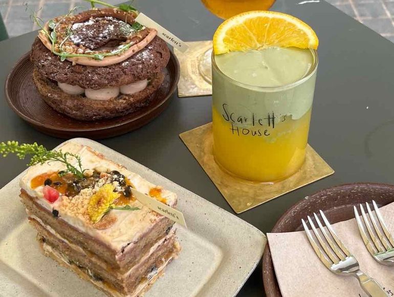 scarlet house cafe