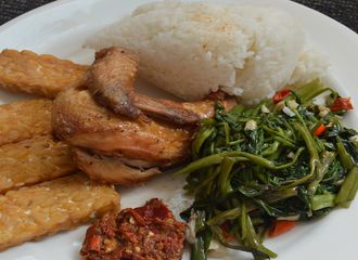 10 Tempat Makan di Tanjung Duren dengan Masakan Indonesia sebagai Menu Andalan