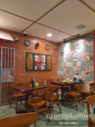 Foto 5 - Interior di Hoi Kee Hainanese Chicken Rice & Porridge oleh UrsAndNic 