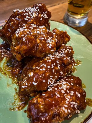 Foto 11 - Makanan(Chicken Wings Korean) di Eatime Stories oleh duocicip 