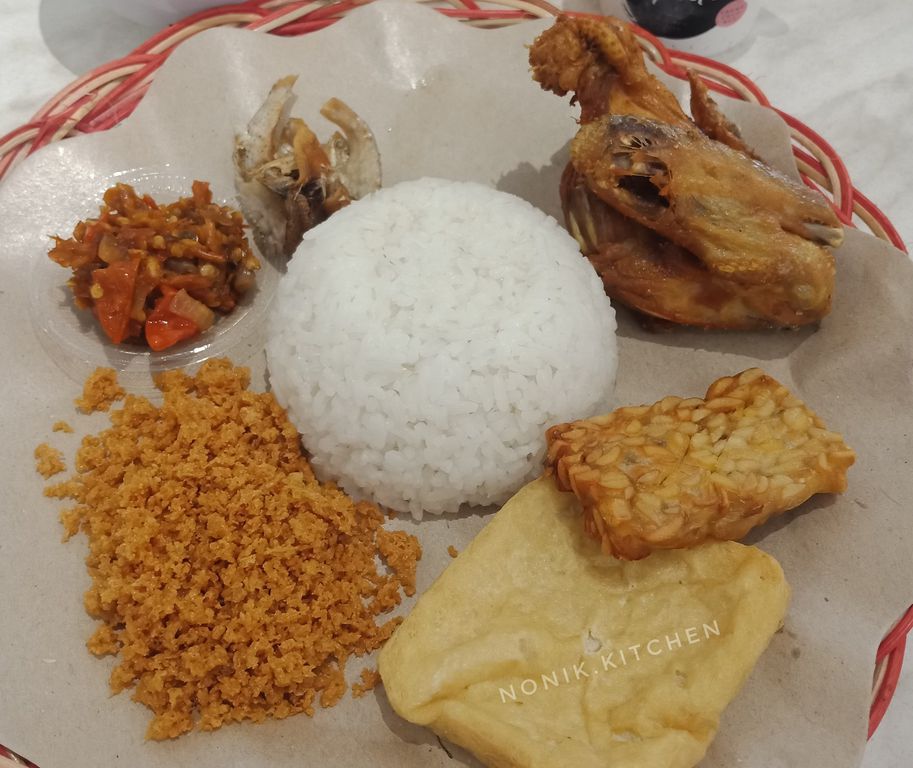 Depot Karimun Jawa, Gubeng, Surabaya - Lengkap: Menu ...