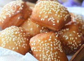 Aneka Jajanan Roti Goreng yang Populer di Indonesia