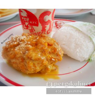 Foto - Makanan(KFC Hot and Cheesy) di KFC oleh Yummy Eats