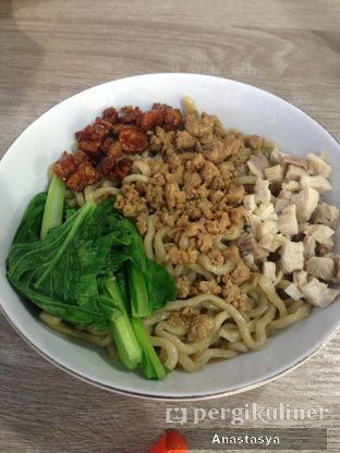 Foto 3 - Makanan(Bakmi Karet Campur) di Bakmi Karet Asiu oleh Anastasya Yusuf