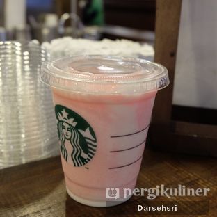 Foto review Starbucks oleh Darsehsri  1