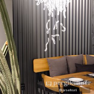 Foto review Greyhound Cafe oleh Darsehsri  4