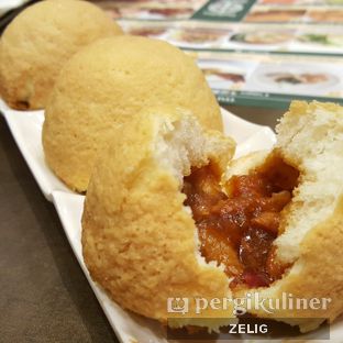 Foto 1 - Makanan(Baked Bun with BBQ Pork) di Tim Ho Wan oleh @teddyzelig 