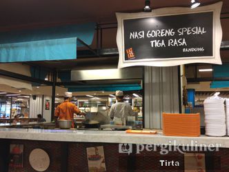 Foto Makanan di Nasi Goreng Spesial Tiga Rasa