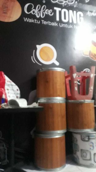 Foto 10 - Interior(Kursi tong) di Kopi Tong 168 oleh Akun Google