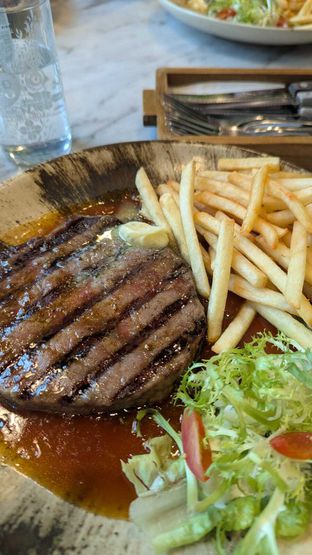 Foto 3 - Makanan(Coffee Rubbed Steak 200gr) di Karnivor oleh Deo Sandro