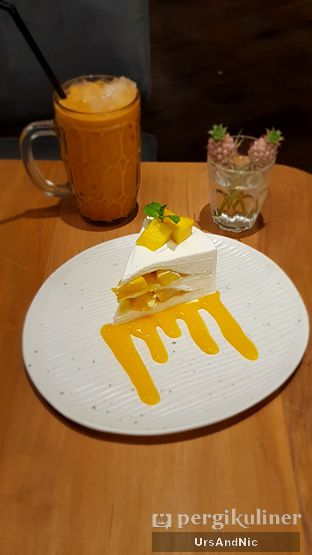 Foto review Greyhound Cafe oleh UrsAndNic  3