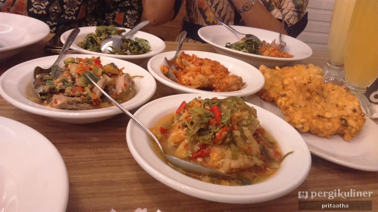 Galeri Foto Makanan Dan Suasana Di Colo Colo Ikan Bakar Khas Manado Senopati Oleh Prita Hayuning Dias 3