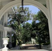 Foto Jalan menuju ke cafe di The Manor Cafe