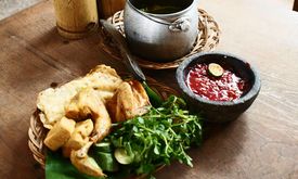 Warung Taru (Rumah Kayu)