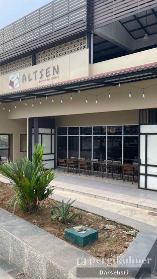 Foto 8 - Eksterior di Altsen Coffee & Eatery oleh Darsehsri 