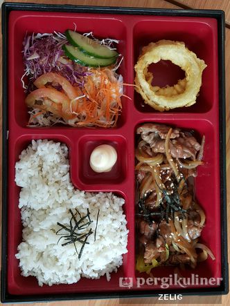 Foto Makanan di Sushi Station