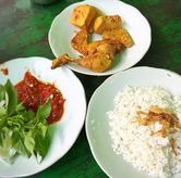 Foto di Warung Nasi Uduk Ayam Goreng Bang Aip