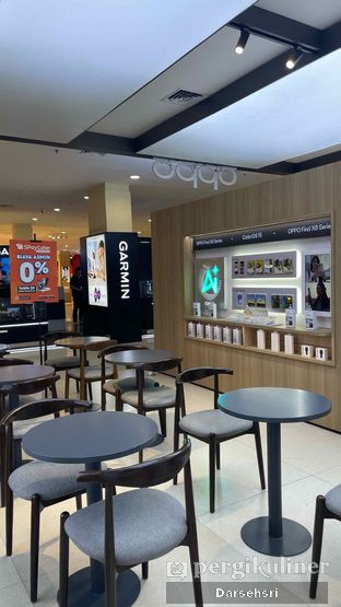 Foto 5 - Interior di Finders Cafe oleh Darsehsri 