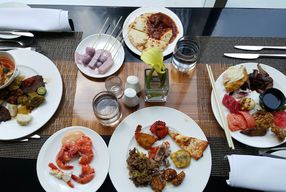 Foto The Cafe - Hotel Mulia