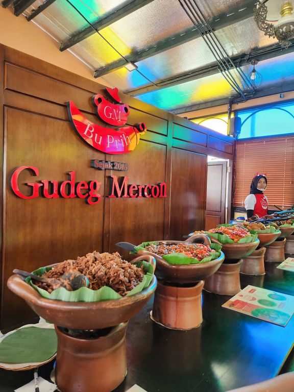 gudeg-mercon-enak-review-ladyonaf-placetogoandeat-di-restoran-gudeg
