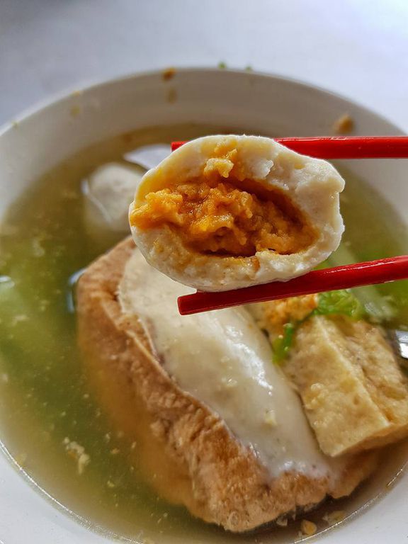 Juara Bakso Ikan Telor Asinnya Review Asiong Lie Makanajadah Di Restoran Bakso Ikan Telur Asin Ahan Alam Sutera Tangerang