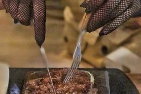 Foto Marble Hot Stone Grilled Steak