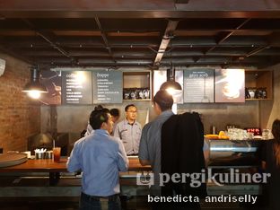 Foto 7 - Interior di Upnormal Coffee Roasters oleh ig: @andriselly 