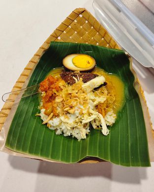 Foto 5 - Makanan di Soto Ayam Kudus Delima oleh Momondud 