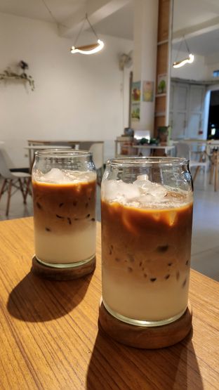 Foto 1 - Makanan(Es Kopi Susu No Sugar) di Wabi Sabi Cafe oleh Simon A. claudius_simon