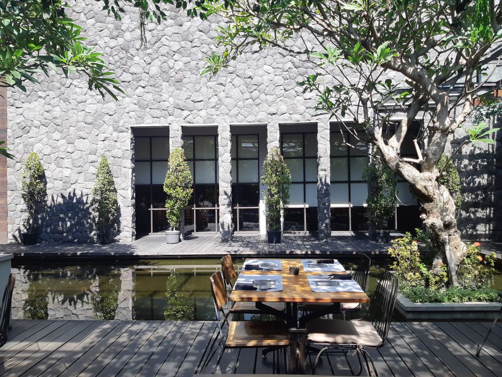  Cafe  yang famous di  Surabaya  Review Ladyonaf 