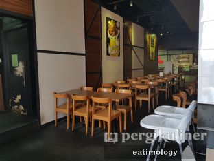 Foto 2 - Interior di Chick 'n Roll oleh EATIMOLOGY Rafika &amp; Alfin