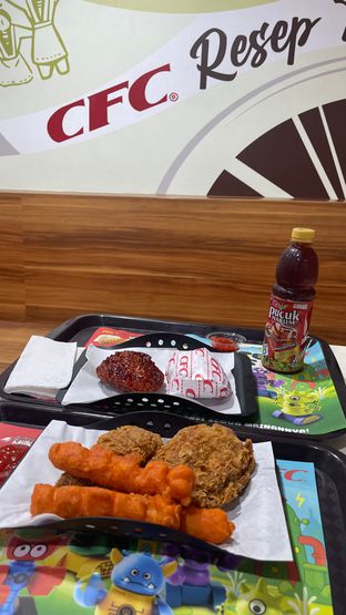 Foto 1 - Makanan di CFC oleh FoodieTravelDiary23 PL