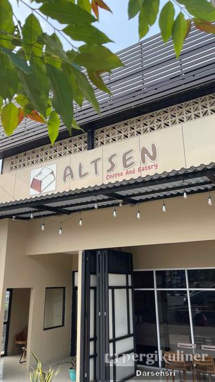 Foto 9 - Eksterior di Altsen Coffee & Eatery oleh Darsehsri 