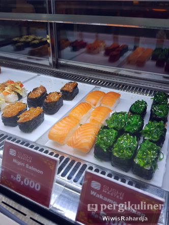 Foto Makanan di Sushi Master