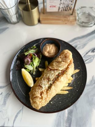 Foto - Makanan(fish and chip) di Wine Palace oleh Ade Marsel