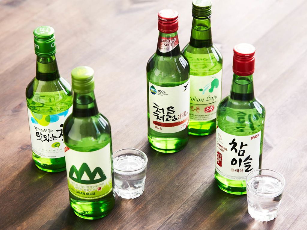 5 Fakta Tentang Soju, Minuman Alkohol Asal Korea yang Mendunia - PergiKuliner.com
