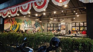 Foto 2 - Eksterior(Front) di Waroeng Steak & Shake oleh Simon A. claudius_simon