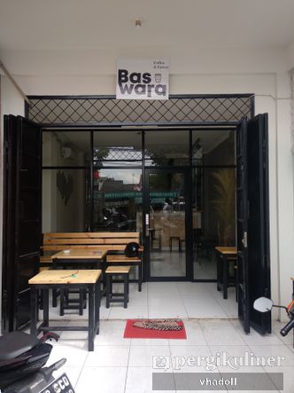 Foto Eksterior di Baswara Coffee & Eatery