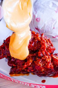 Foto Makanan di Richeese Factory