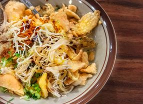 8 Bubur Ayam di Jakarta dengan Rasa Enak dan Murah Meriah