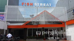 Foto 8 - Interior di Fish Streat oleh Selfi Tan