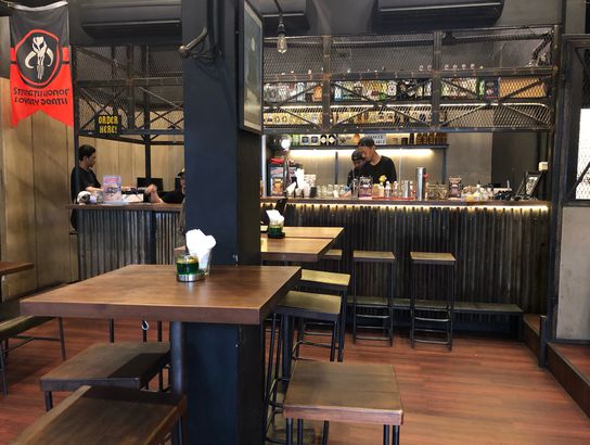 Restoran / tempat makan dengan tema Resto Artis ...