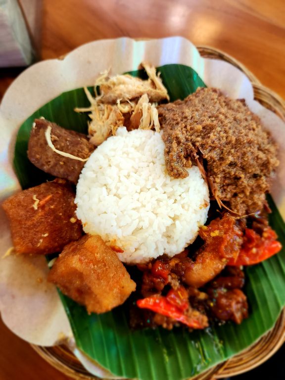mercon-nya-mantep-review-vio-kal-di-restoran-gudeg-mercon-bu-prih