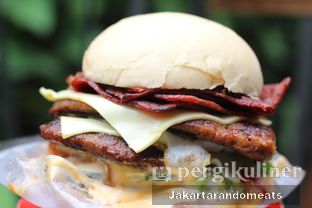 Foto 2 - Makanan di Blenger Burger oleh Jakartarandomeats