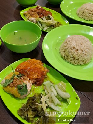 Foto 1 - Makanan di Hoi Kee Hainanese Chicken Rice & Porridge oleh UrsAndNic 